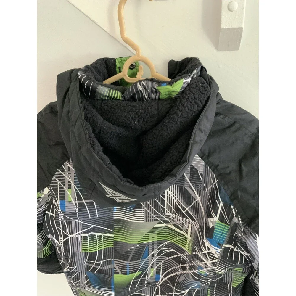 ZeroXposur Boys Ski Snowboard Winter  Jacket  With Powder Skirt Size 8
